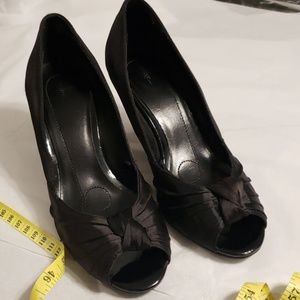 Womens black pumps George size 7. Gently used